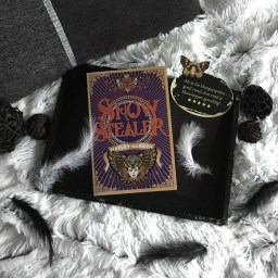 Showstealer – Hayley Barker