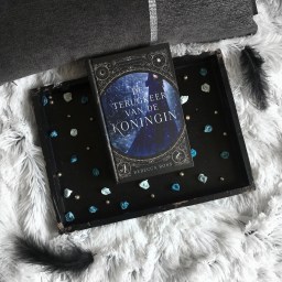 De terugkeer van de koningin – Rebecca Ross