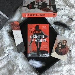 De kleuren van schaduw – V.E. Schwab