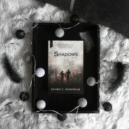 Shadows – Jennifer L. Armentrout