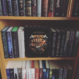 Forged in Fire and Stars – Andrea Robertson (ENG + NL)