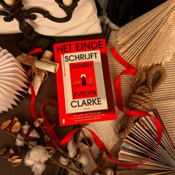 Het einde schrijft zichzelf – Evelyn Clarke
