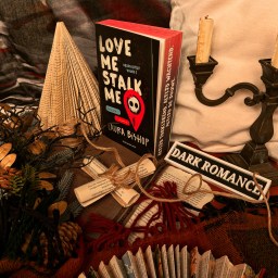 Love me stalk me – Laura Bishop